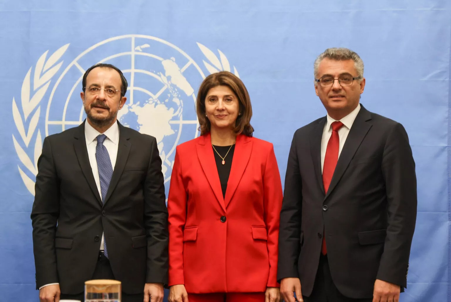 ΜΕ ΤΟ ΠΙΣΤΟΛΙ ΣΤΟΝ ΚΡΟΤΑΦΟ